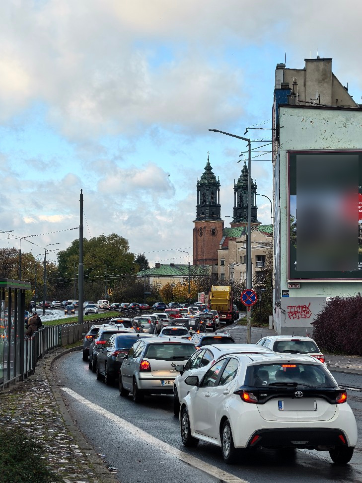 Kierowcy stoją w ogromnym korku. "Strach się bać, co będzie, jak zamkną most"