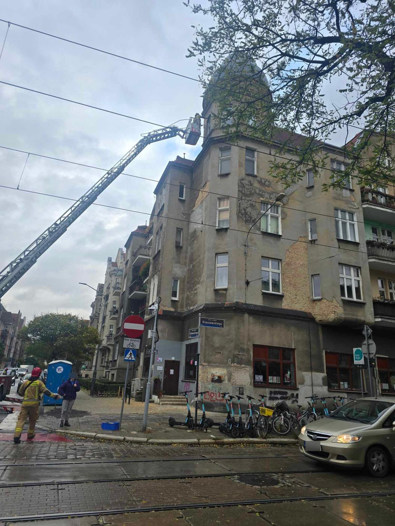 Akcja strażaków z drabiną na Jeżycach