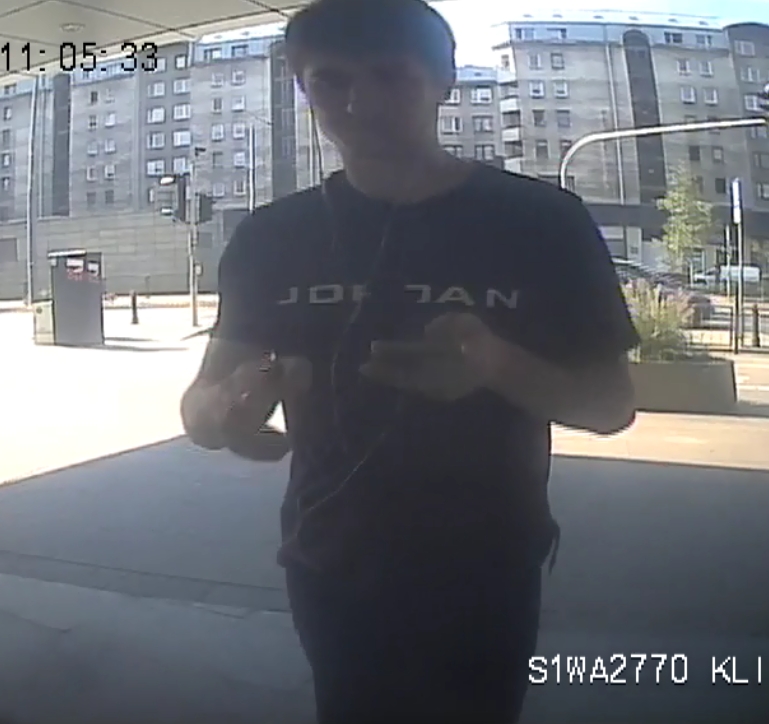 Policjanci szukają mężczyzny ze zdjęć!