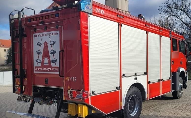 Wozy strażackie przy szpitalu im. Raszei. Awaria systemu przeciwpożarowego?