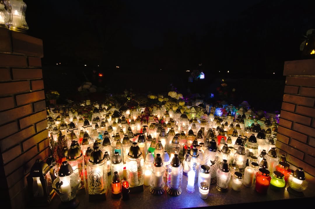 Poznańskie cmentarze po zmroku w obiektywie naszych Czytelników