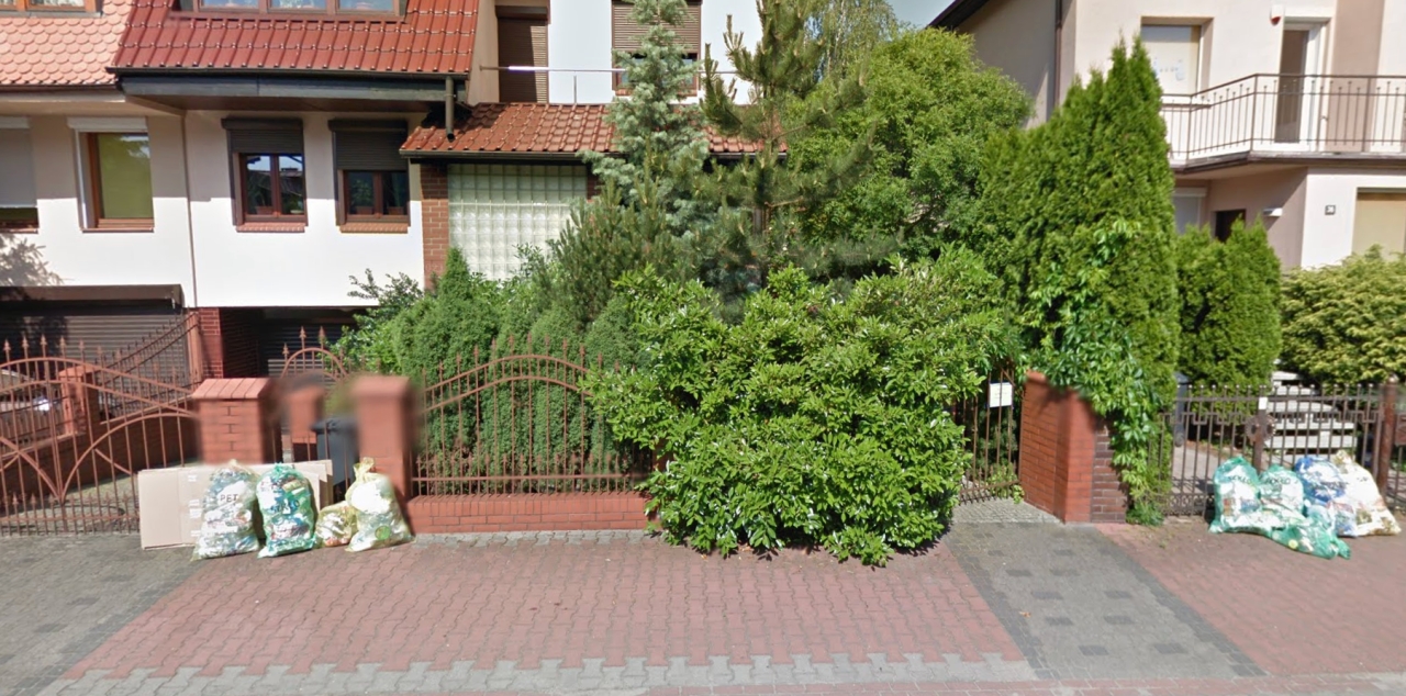 Każą jej przycinać krzew na swojej posesji, który wychodzi poza ogrodzenie. "Stanowi wartość emocjonalną i przedstawia wysoką wartość materialną"