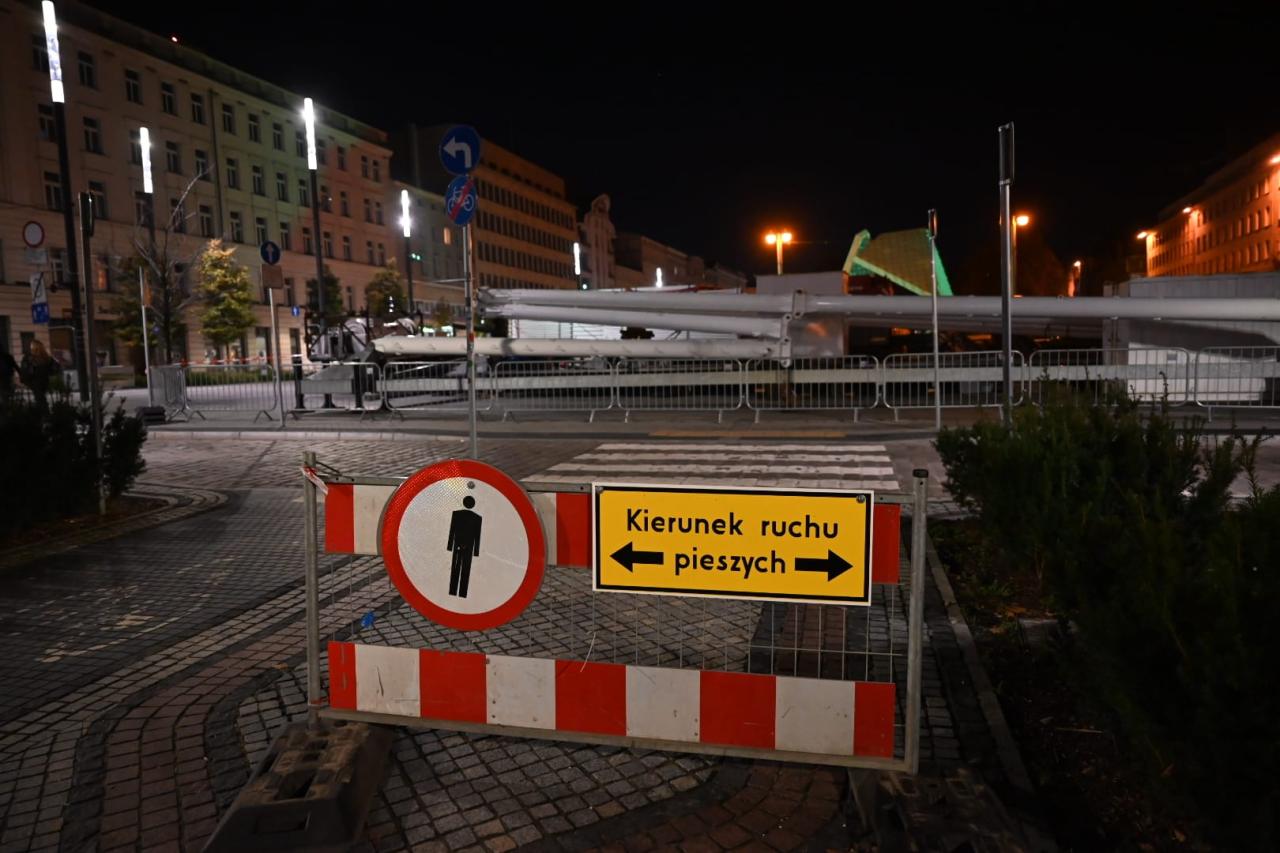 Ciężarówki z gabarytami pojawiły w samym centrum Poznania