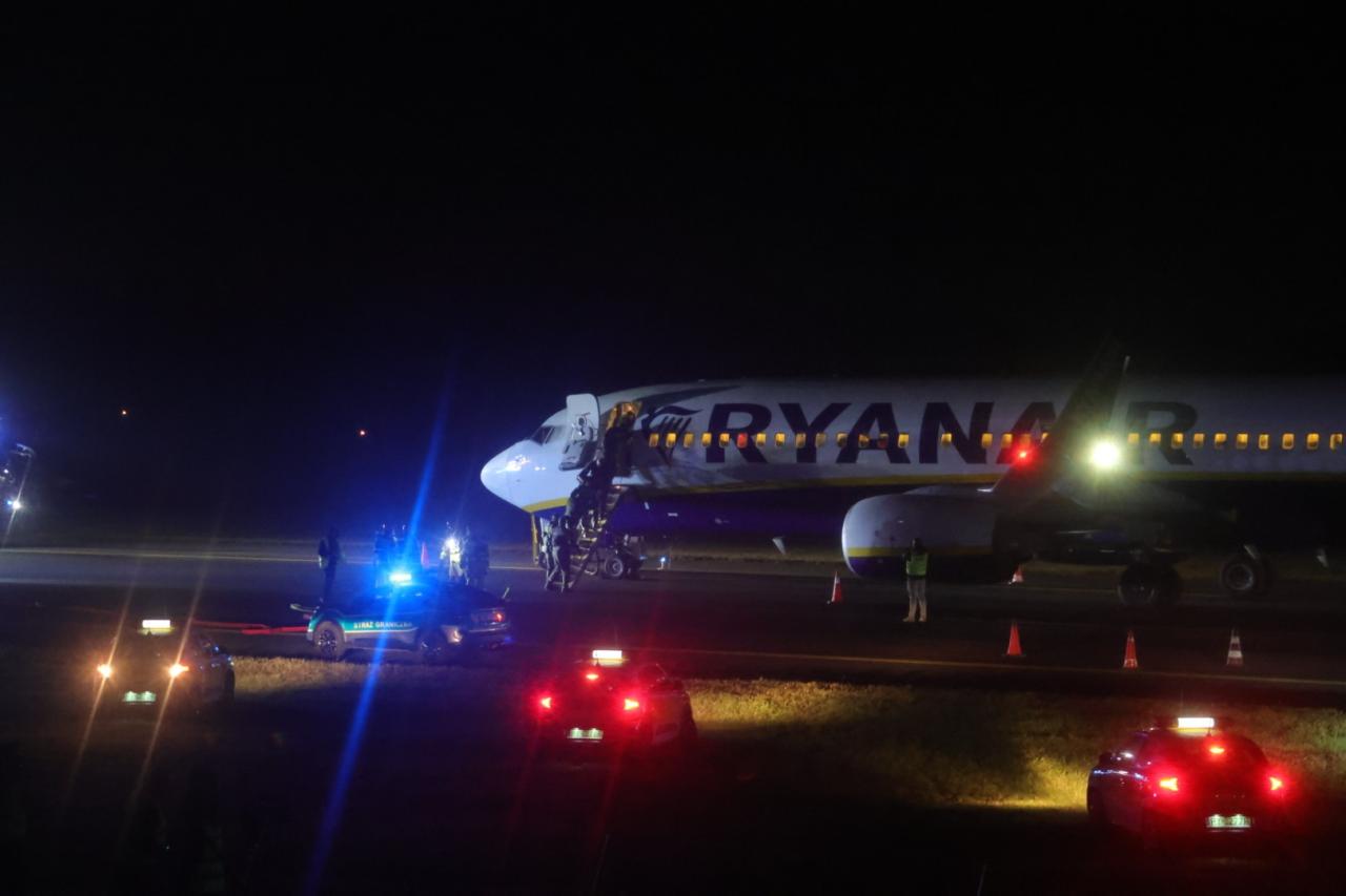 Mnóstwo służb nocą na poznańskim lotnisku