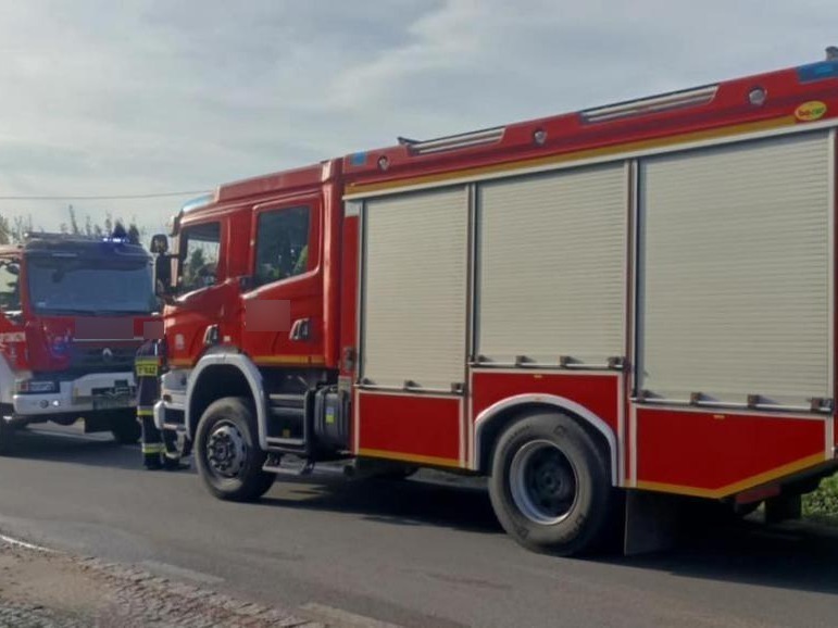 Region: kukurydza rozsypała się na jezdni. Straż pożarna wprowadziła ruch wahadłowy