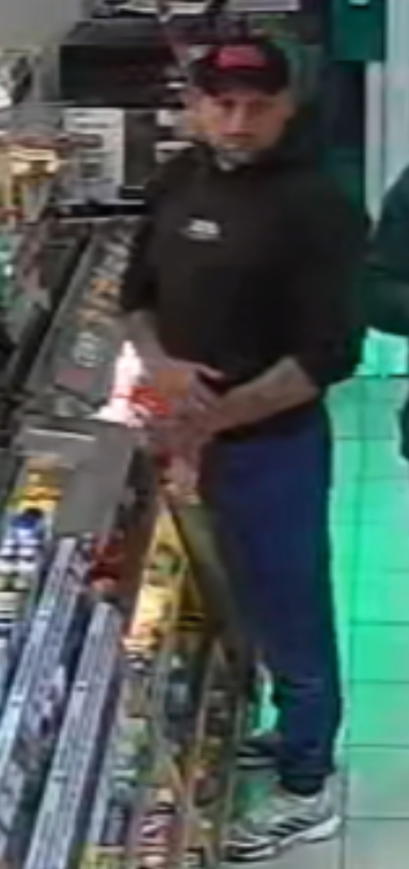 Zrzucił na ziemię ekspres do kawy w poznańskim sklepie i uciekł. Straty na ponad 2000 złotych