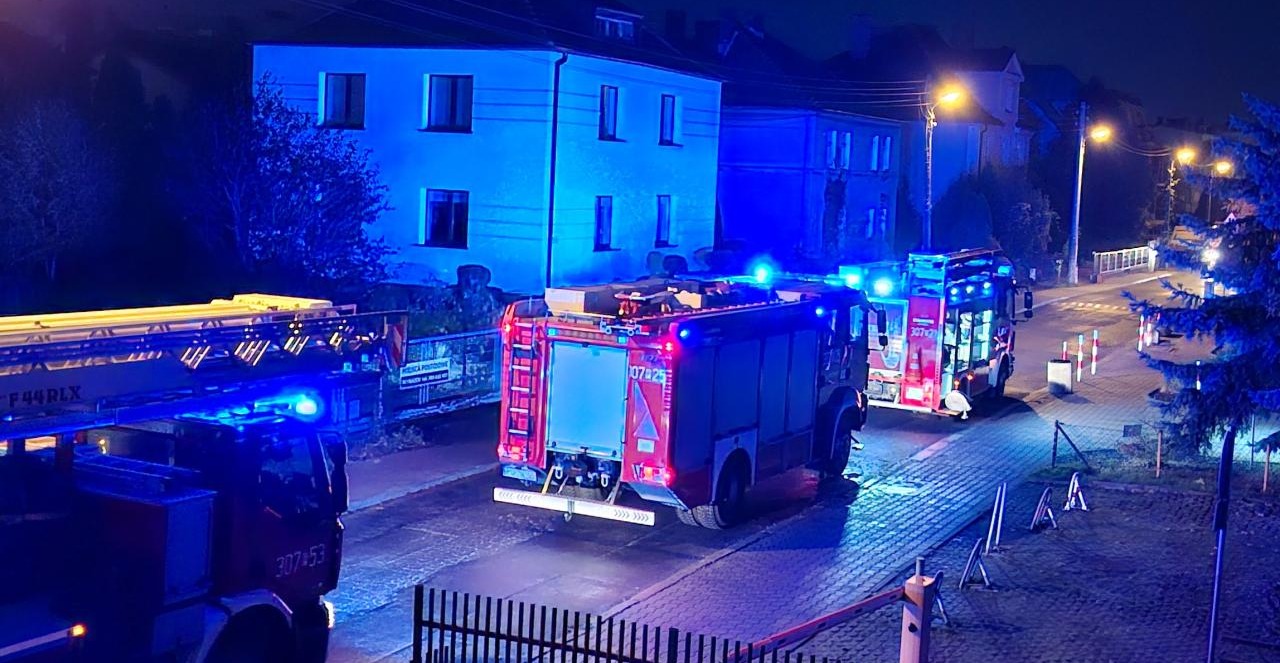 Cztery zastępy strażaków wezwane nad ranem na Polankę. Ogień był, ale to nie pożar