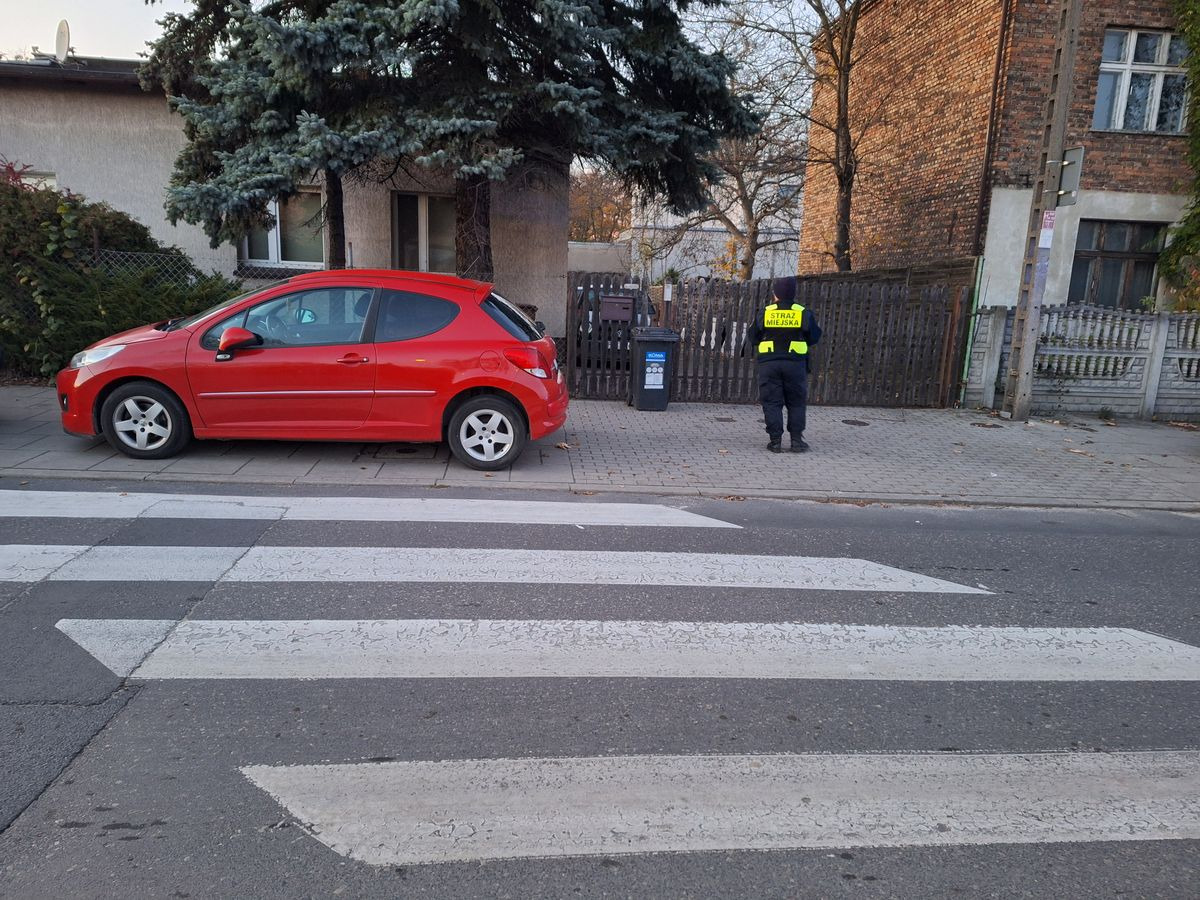 Holowanie i mandat za taką "fantazję" na jednej z poznańskich ulic