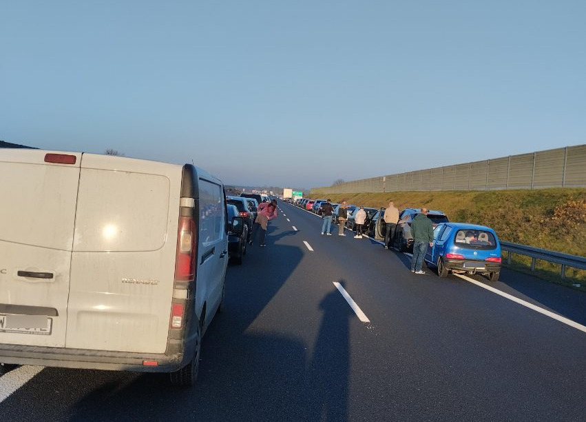 Kierowcy stoją w ogromnym korku na S5 w regionie