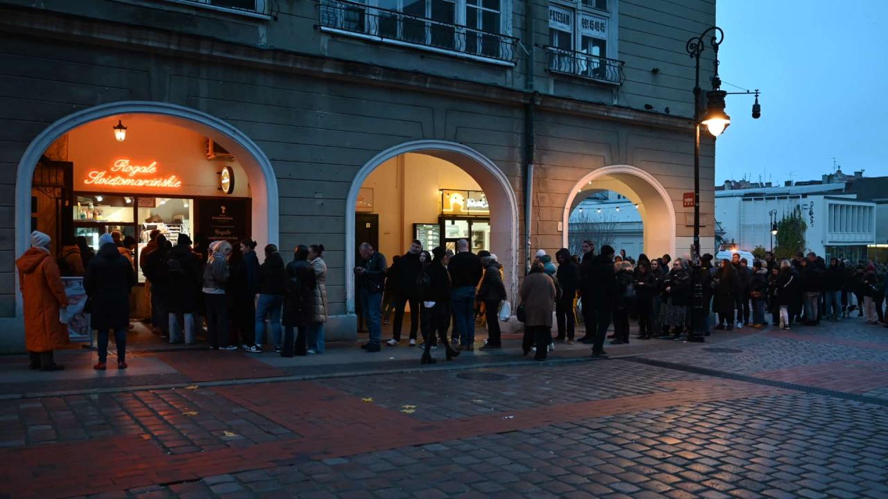 Już ustawiają się ogromne kolejki po rogale