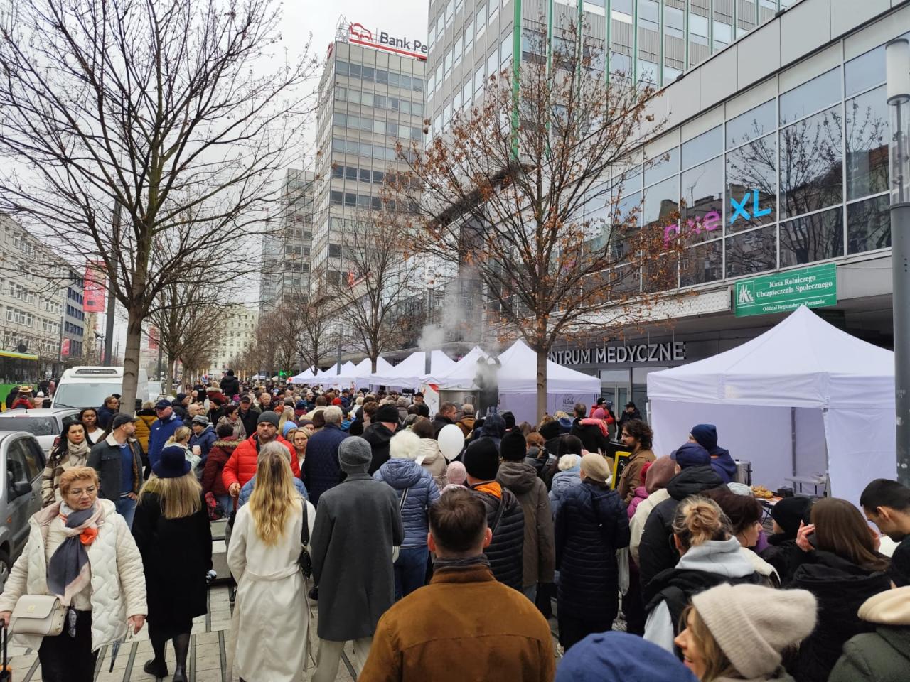 Ulica Święty Marcin od samego rana tętni życiem. Na imieninach już zbierają się tłumy! Oto szczegółowy program imprezy