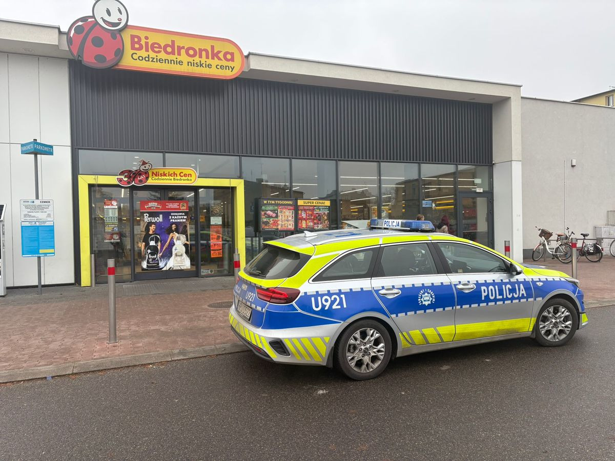 Interwencja policji w sklepie w regionie. 46-latek świętował nowinę, iż zostanie ojcem
