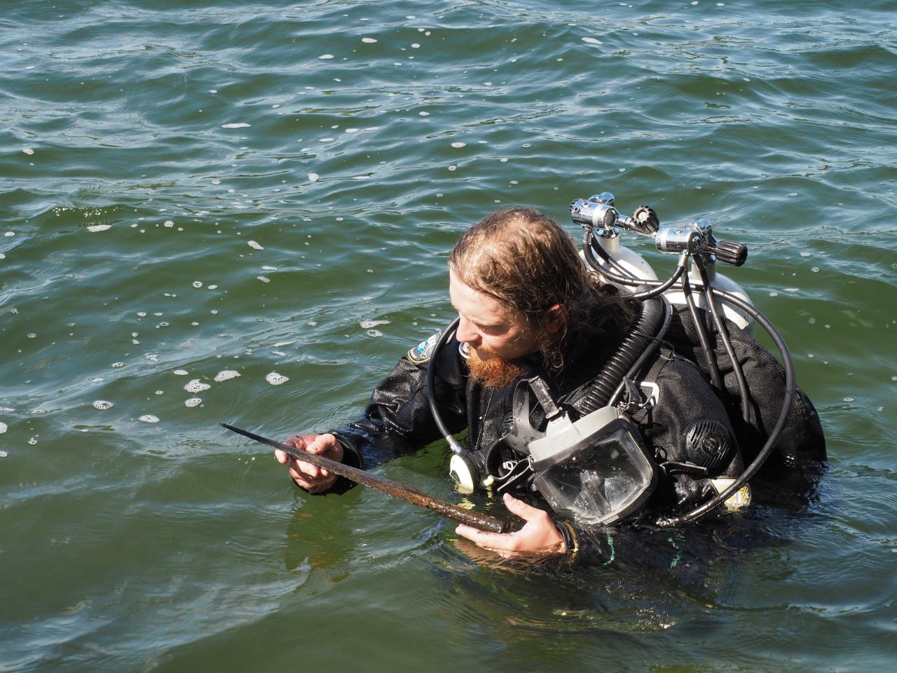 Kolejne, niesamowite odkrycie na dnie wielkopolskiego jeziora. Ten przedmiot mógł należeć do kogoś "wysoko postawionego w ówczesnej społeczności"