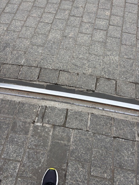 Przebudowa tej ulicy w centrum ciągnęła się w nieskończoność. Już jest w kiepskim stanie?