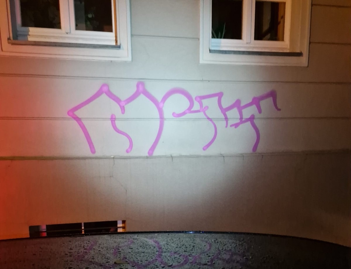 Stare Miasto: malował po ścianie budynku, wpadł na gorącym uczynku