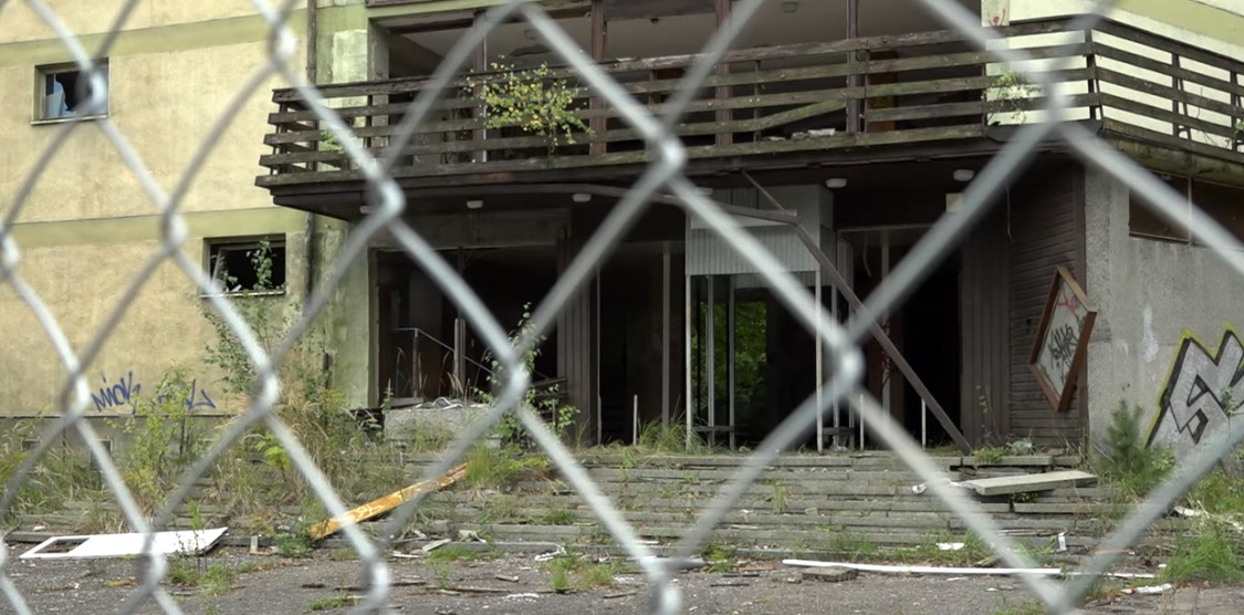 Były ośrodek policyjny nad poznańskim jeziorem zostanie zrównany z ziemią. Są ważne informacje na temat parkingu