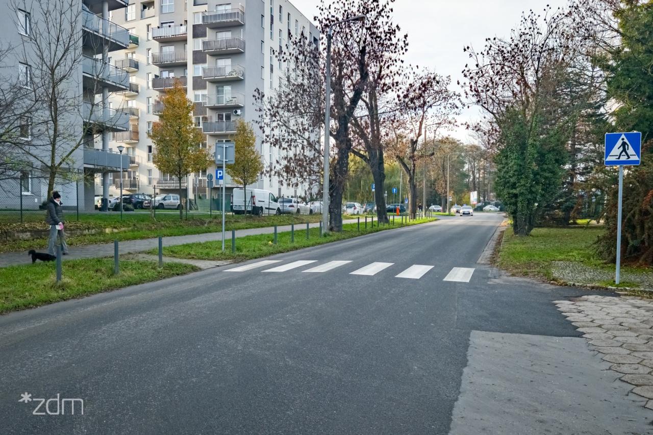 Deweloper poprawi bezpieczeństwo na poznańskiej ulicy. Będą wyniesione "zebry", nowe oświetlenie i drzewa