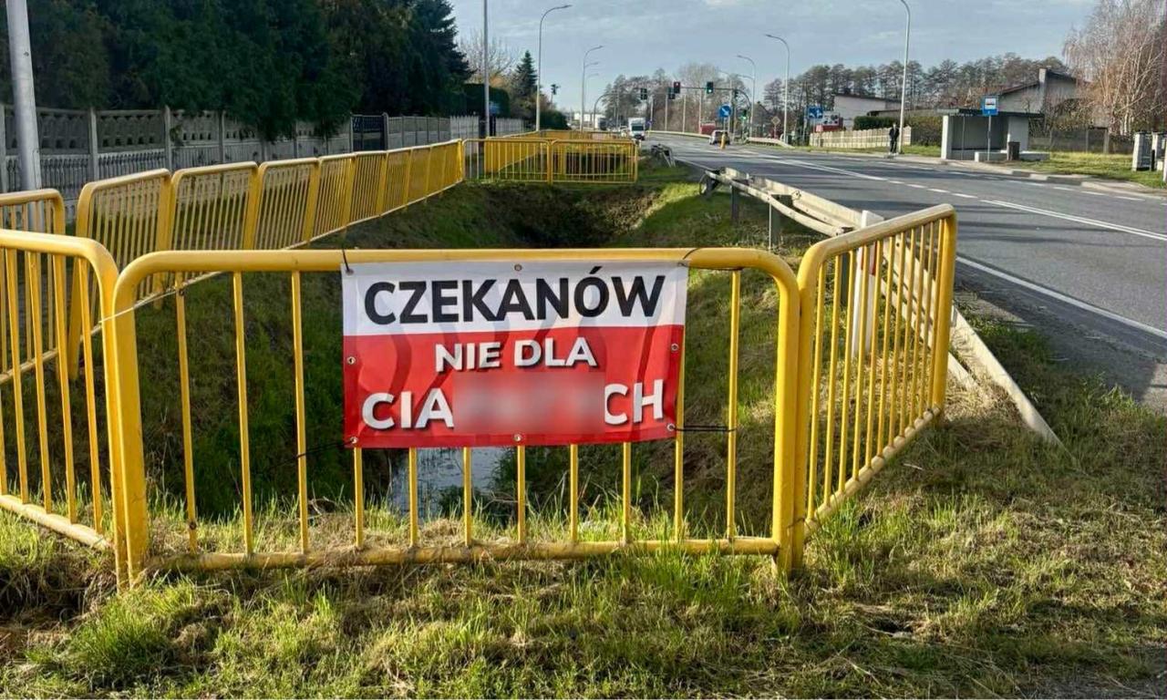 Ktoś rozwiesił obraźliwe, rasistowskie banery w jednej z wielkopolskich miejscowości