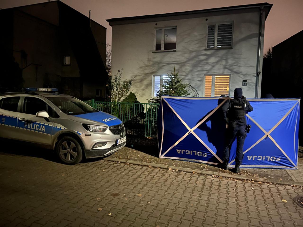 Zwłoki mężczyzny na poznańskiej ulicy. Zatrzymano dwie osoby