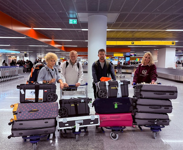 Kolejny sukces lekarzy z poznańskiej fundacji. Przed szpitalem czekały na nich setki pacjentów