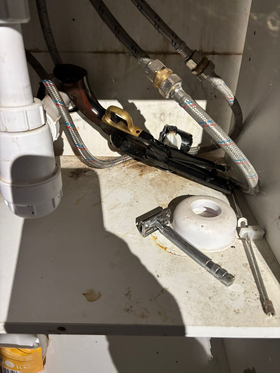 Ktoś strzelał do jednego z domów w regionie. W domu 34-latka znaleziono broń