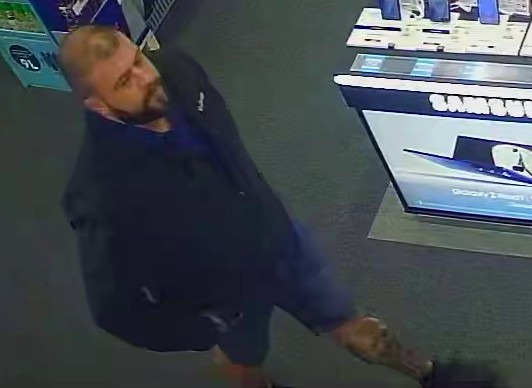 Policjanci szukają mężczyzny ze zdjęć. Rozpoznajesz?