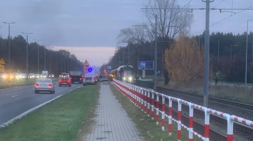 Poranne problemy z tramwajami na Warszawskiej