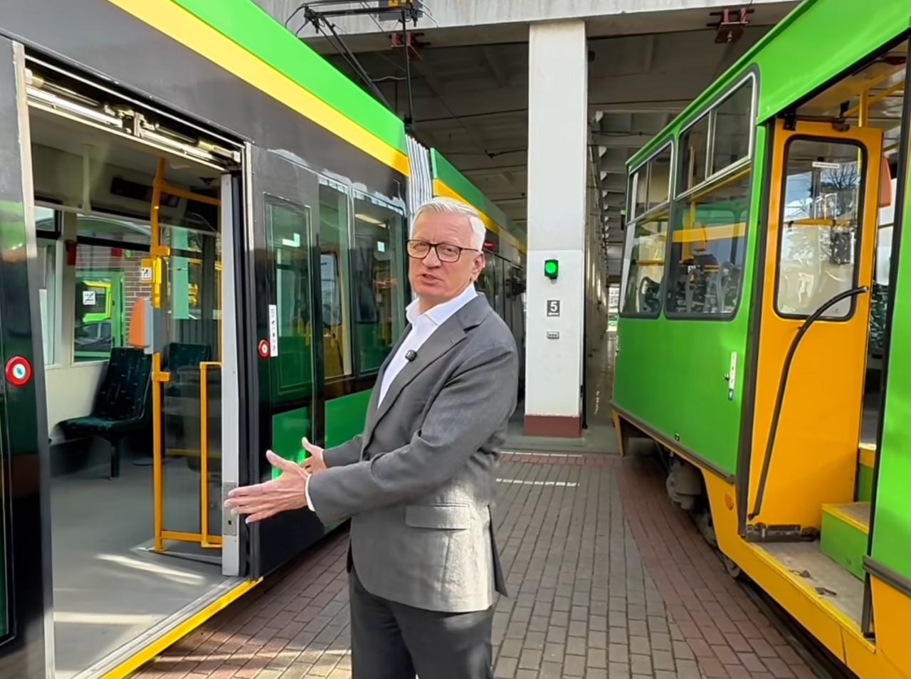 Jacek Jaśkowiak zachwala tramwaje z Bonn: "Nie mam wątpliwości, który jest lepszy"