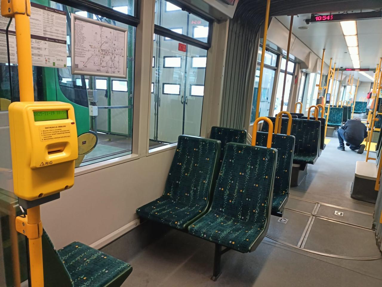 Pierwszy z używanych tramwajów z Bonn wyrusza na poznańskie torowiska!