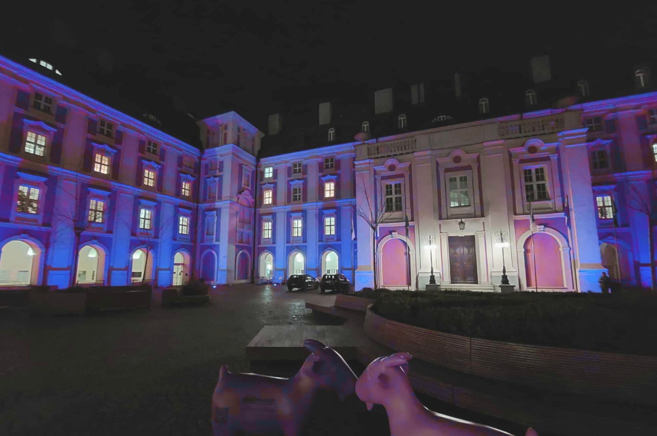 Poznański urząd rozbłyśnie w czwartek na niebiesko. To trzecia zmiana koloru w tym tygodniu