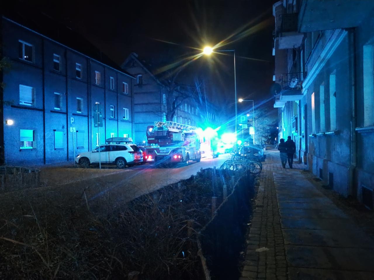 Akcja służb na ulicy Kolejowej. "Wszystko huczy"