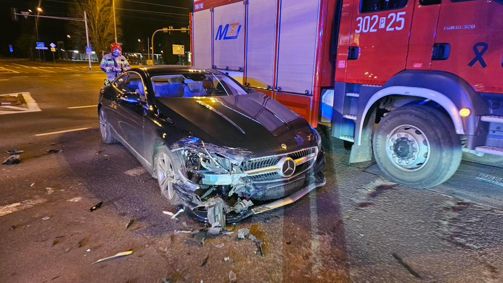 Wypadek z udziałem dwóch samochodów w Poznaniu