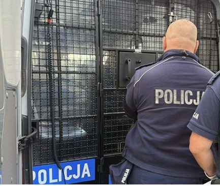 Awantura w regionie. Mężczyzna, mimo zakazu zbliżania się, wszedł przez okno