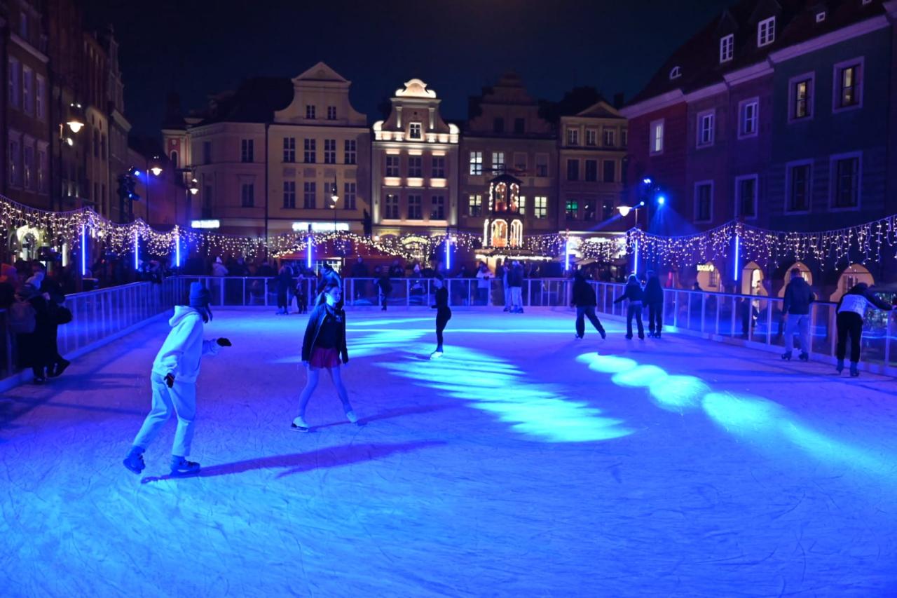 Już ślizgają się na płycie Starego Rynku!