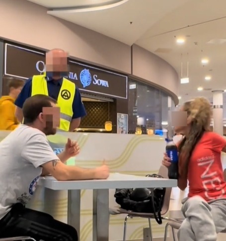 Film z awanturą w poznańskiej Avenidzie stał się wiralem. Para jedząca obiad wykłócała się z ochroniarzem. "Spie*dalaj bo naplułeś nam do żarcia"