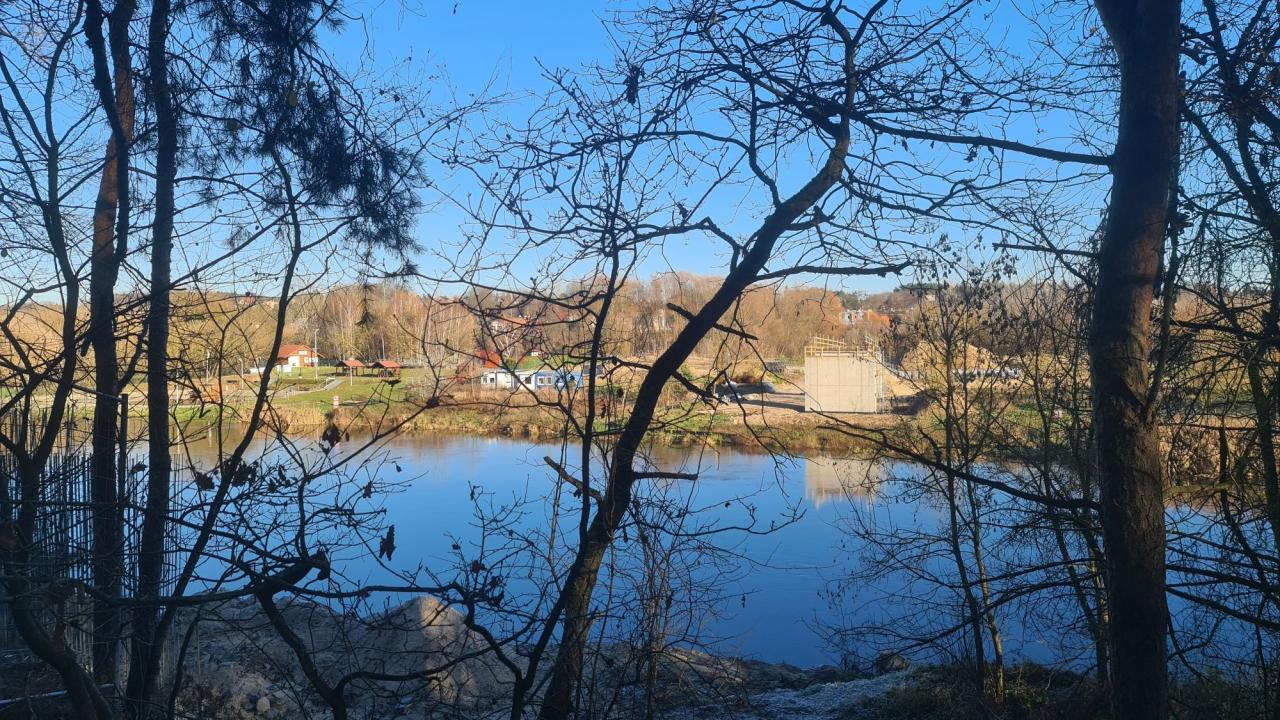 Pod Poznaniem powstaje nowa kładka nad Wartą. Tak postępują prace