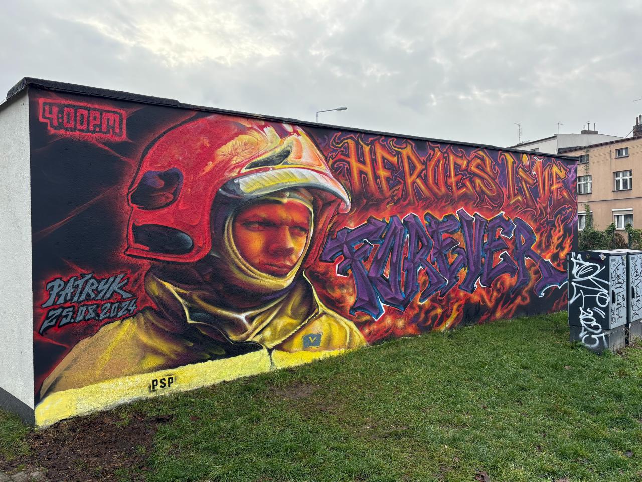 Na Dębcu powstał mural ku pamięci tragicznie zmarłego strażaka