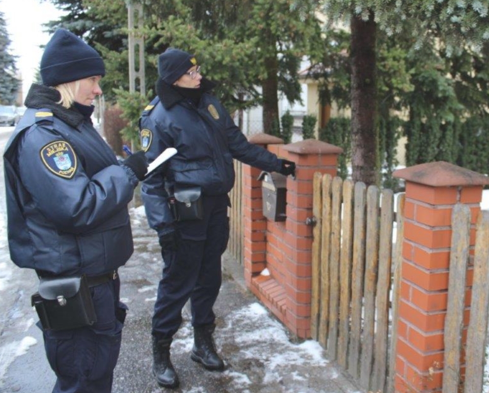 Strażnicy sprawdzają, czym poznaniacy palą w piecu. Można "zarobić" mandat