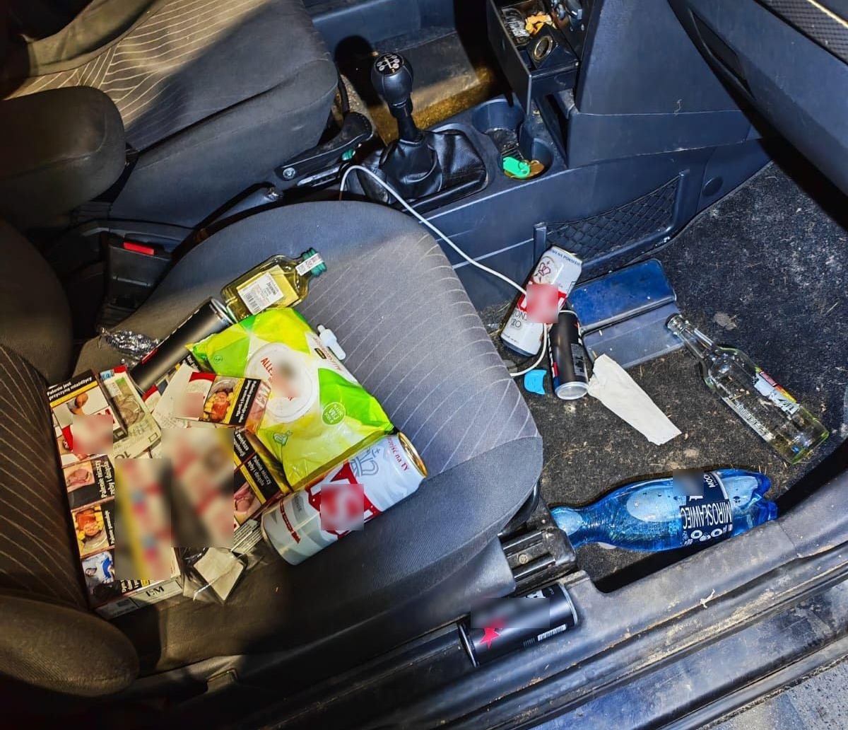 Mając 2,5 promila jechał A2 pod Poznaniem. "W środku puszki i butelki po alkoholu"