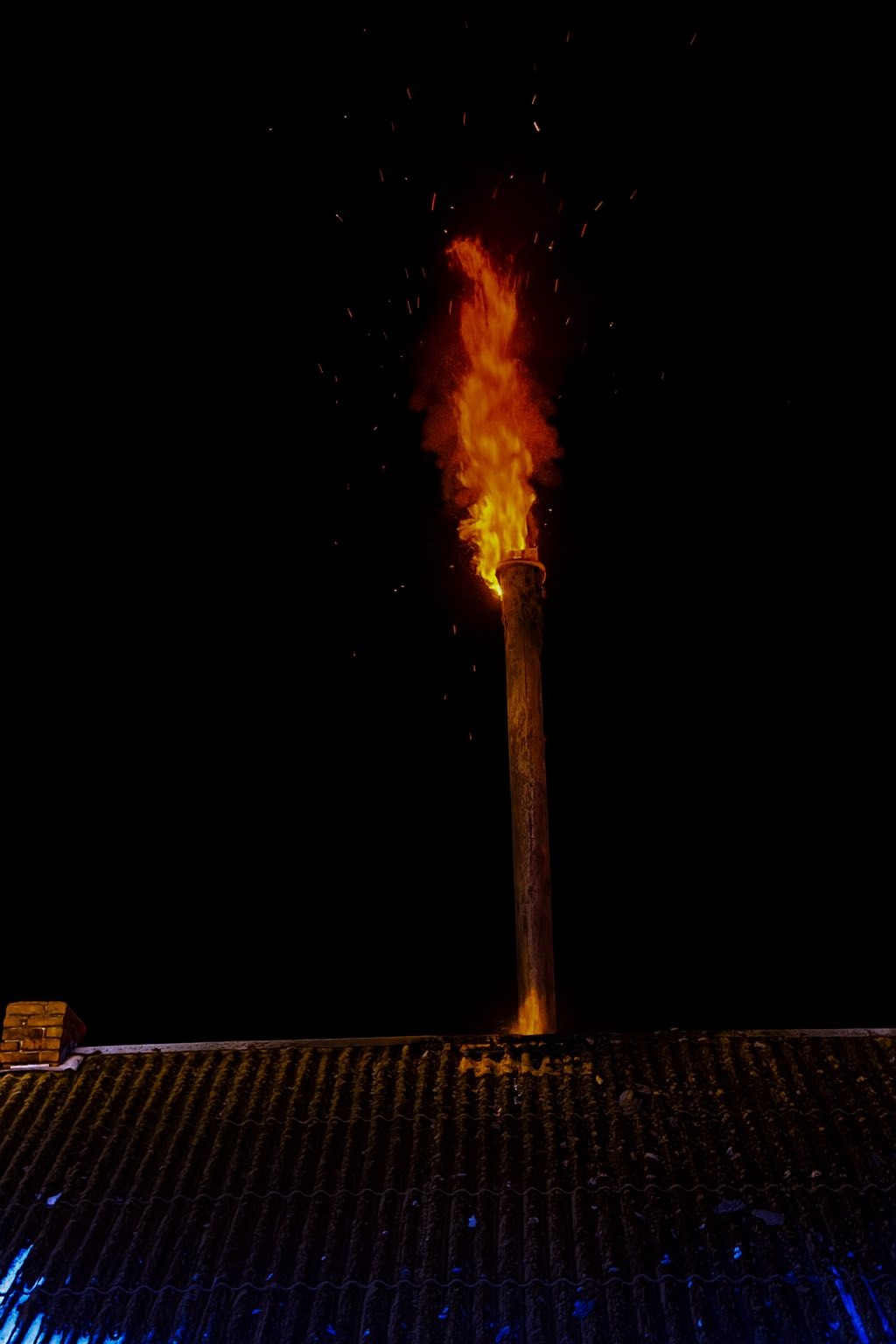 Region. Groźnie wyglądający pożar w garażu