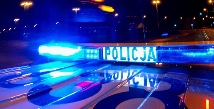 Spore utrudnienia na DK11. Samochód wypadł z jedni. Droga zablokowana