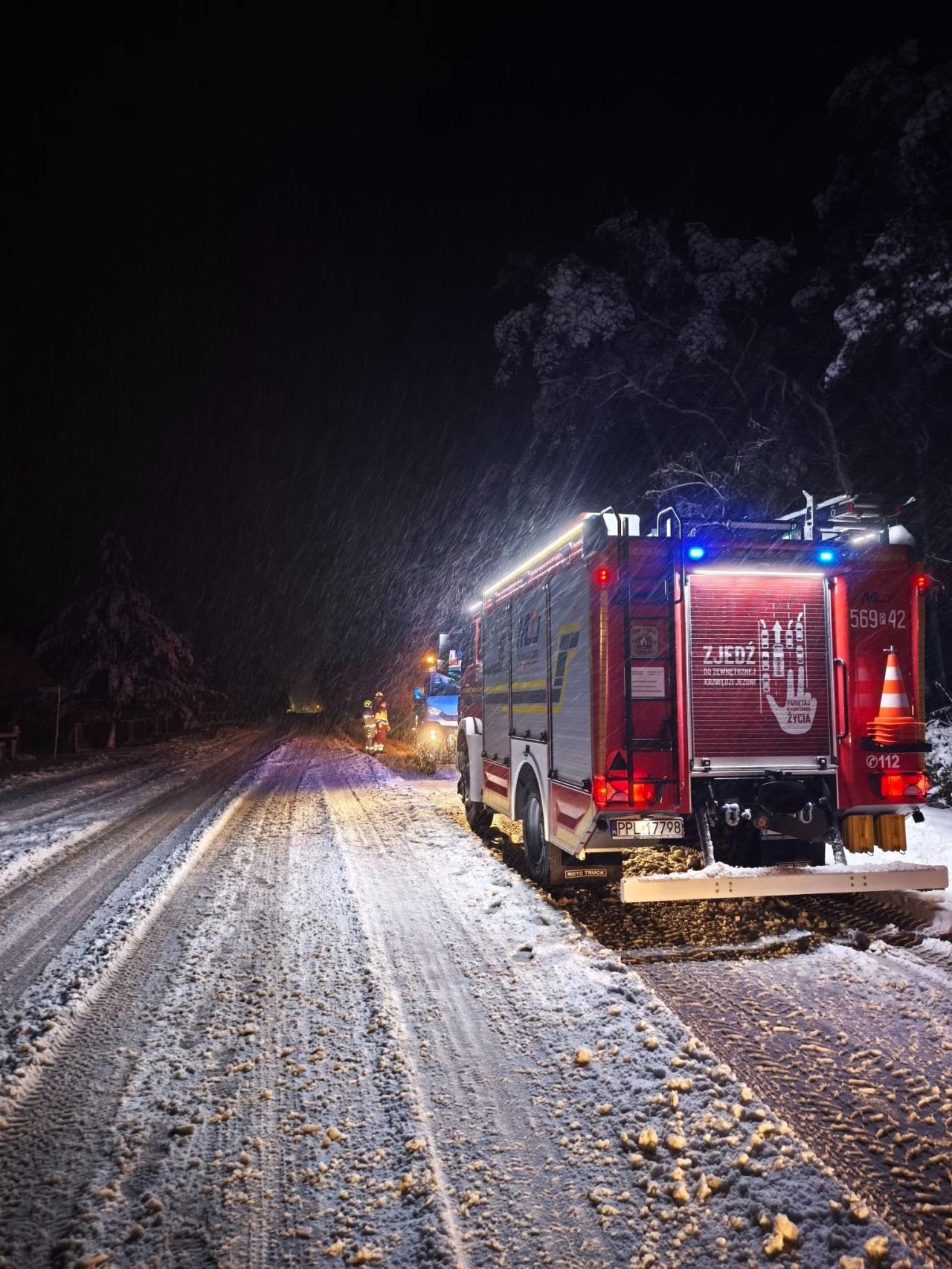 Kłopoty z prądem w regionie. Przez atak zimy tysiące odbiorców bez zasilania