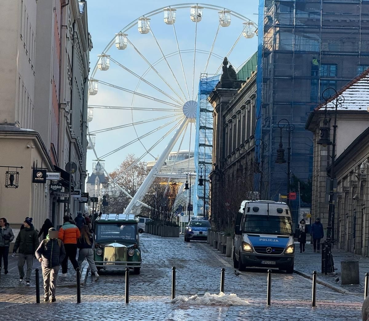 Sporo policyjnych radiowozów w centrum Poznania. Wiemy, o co chodzi