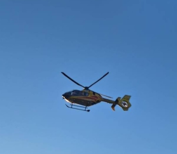 Wypadek w hali magazynowo-produkcyjnej pod Poznaniem. Lądował śmigłowiec do poszkodowanego