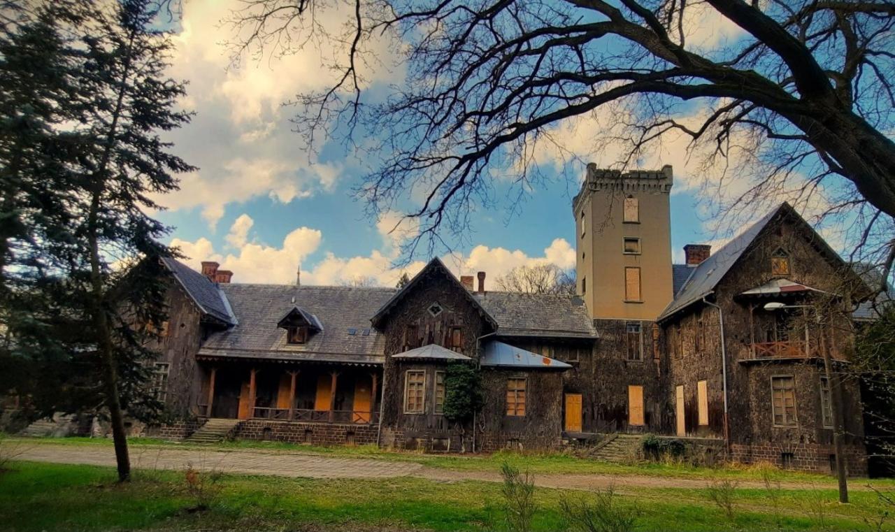 Pałac z południa regionu scenerią filmu znanego reżysera