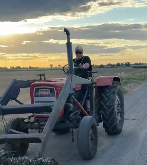 Była oświetlona ciężarówka Coca-Coli, teraz będą: traktor i śmieciarka z iluminacjami. To oryginalny pomysł sołtysa spod Poznania