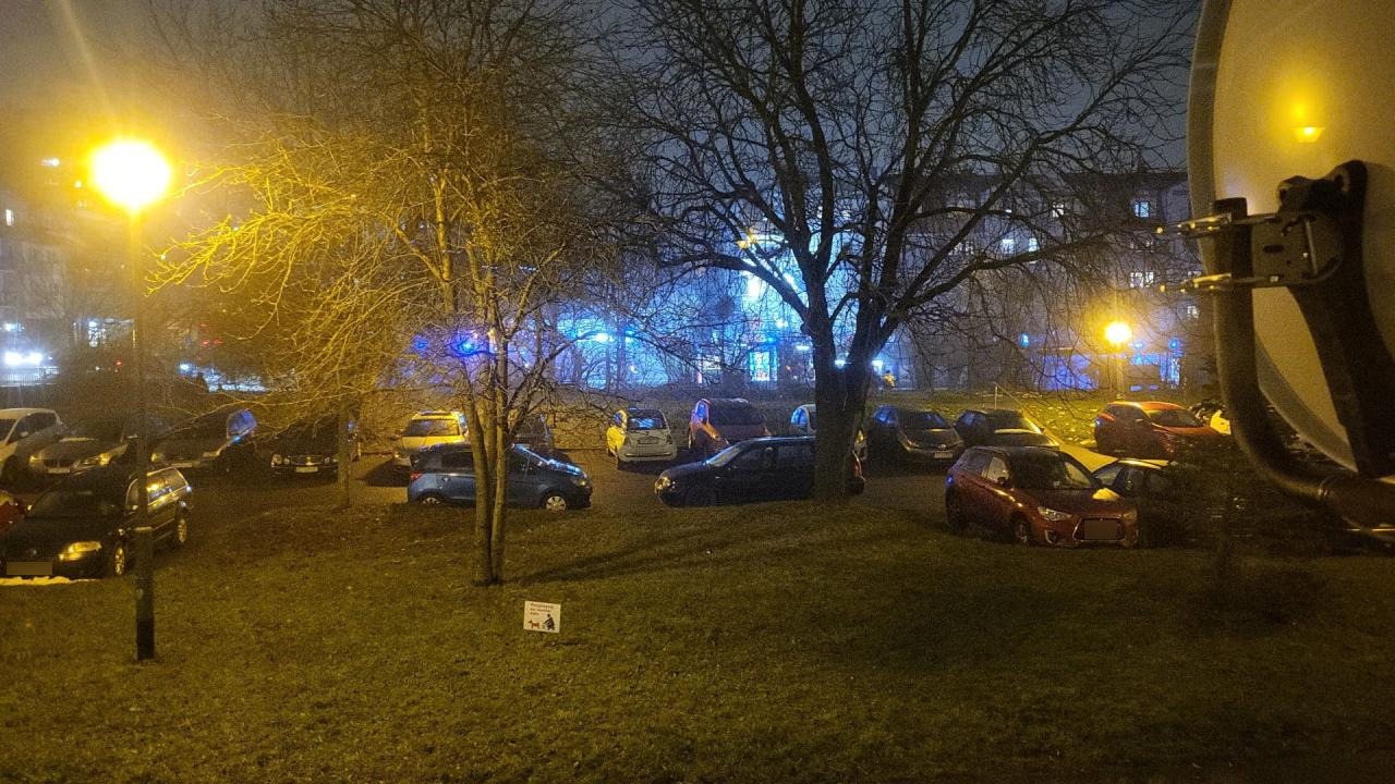 Akcja służb na poznańskim osiedlu. W mieszkaniu znaleziono zwłoki