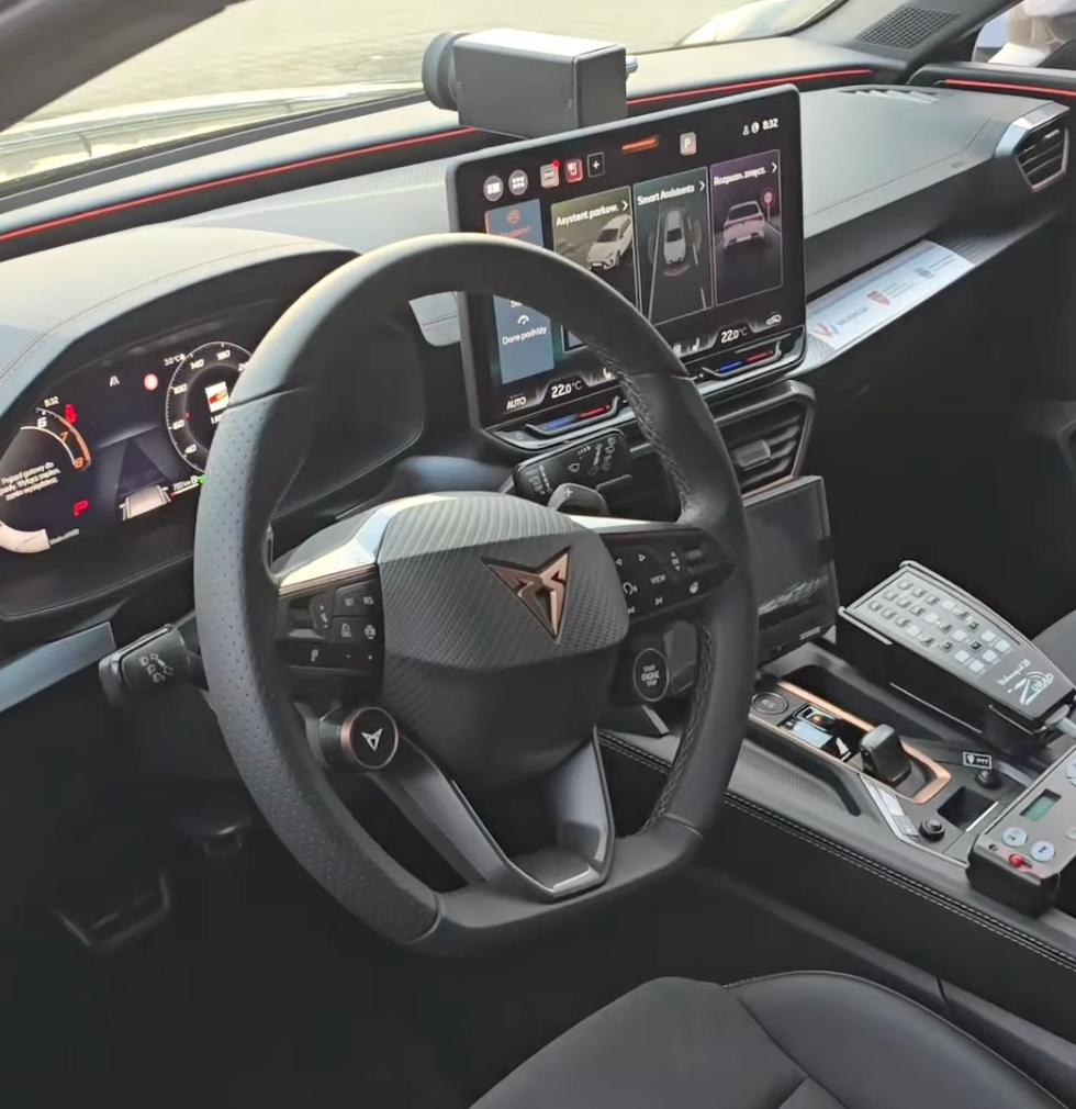 9 nieoznakowanych radiowozów dołącza do grupy SPEED. Każdy kosztował prawie 400 tysięcy złotych