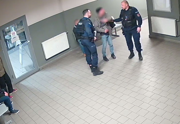 Interwencja na dworcu w regionie. Policjanci usłyszeli hałas