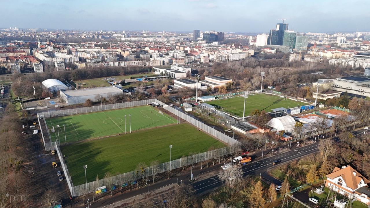 Nowe boiska w Poznaniu prawie gotowe. Poprzednie nie spełniały wytycznych PZPN